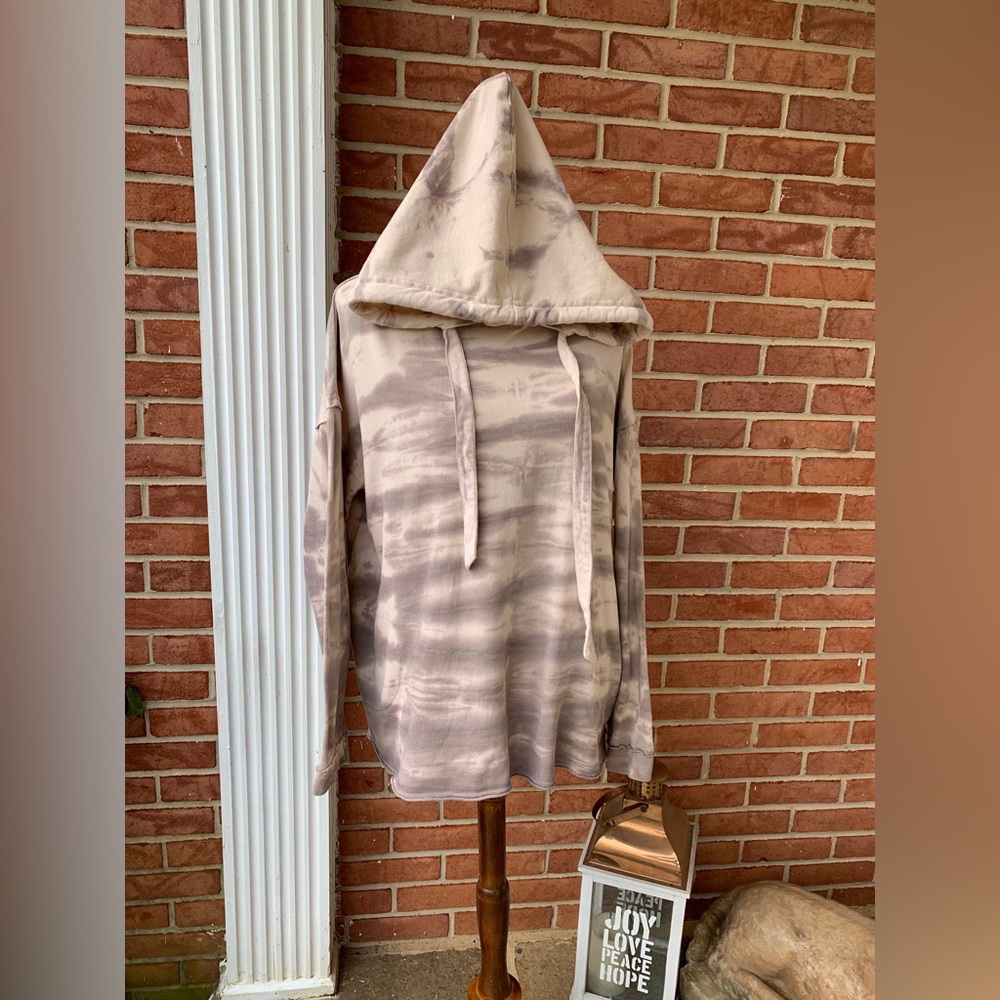 Easel Women’s Tye Dye Drawstring Hoodie, EUC, Size Medium. Cotton Blend.